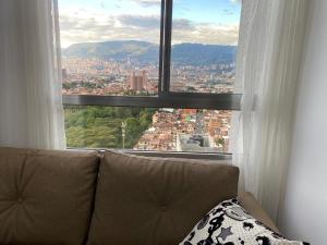 Uma vista geral da montanha ou uma vista da montanha a partir do apartamento