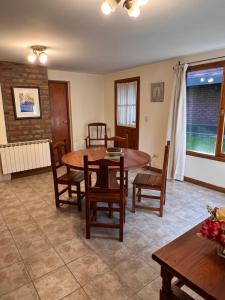 a living room with a table and chairs at Bandurria in Esquel