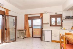 Kuchyň nebo kuchyňský kout v ubytování Alexander Beach Hotel