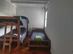 a small room with a bunk bed and a bunk bedouble at Cheriquendi in Quequén
