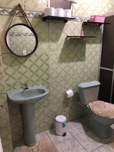 Ett badrum på Casa para Aluguel em Salvador BA