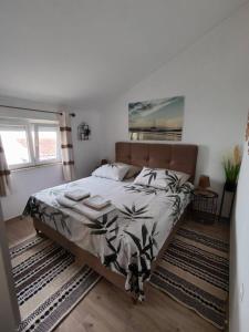 Posteľ alebo postele v izbe v ubytovaní Apartments with parking spaces Kraj, Pasman - 8213