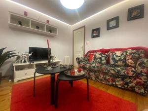 a living room with a couch and a table at Casa do Lago in Amarante