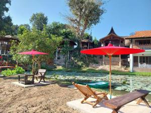 Bazén v ubytování เรือนแฝด Brook view nebo v jeho okolí