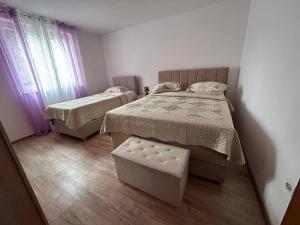 Posteľ alebo postele v izbe v ubytovaní Apartments by the sea Zaton, Zadar - 12988