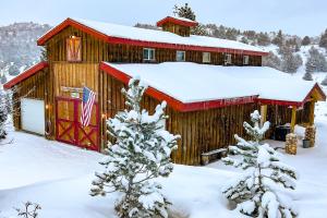 Afbeelding uit fotogalerij van The Honky Tonk Cabin in Long Valley Junction