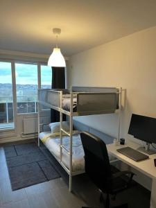 a room with a bunk bed and a desk with a computer at Appart meublé 92m2 + 2 terrasses in Brussels