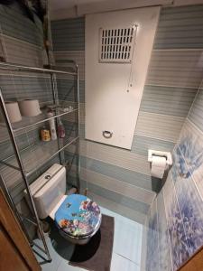 a small bathroom with a toilet and a sink at Appart meublé 92m2 + 2 terrasses in Brussels