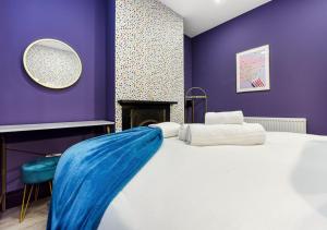 Letto o letti in una camera di Bright & Colourful House - Best for a Large Groups
