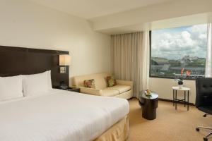 Letto o letti in una camera di Courtyard by Marriott Panama Metromall