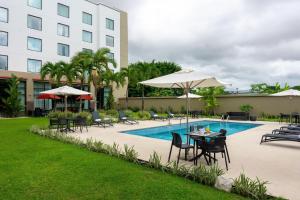 Πισίνα στο ή κοντά στο Courtyard by Marriott Panama Metromall