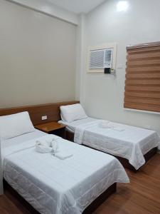 Un pat sau paturi într-o cameră la Villa Marilyn Resort and Hotel