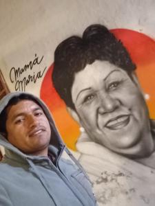 ein Bild von einem Mann und einer Frau in der Unterkunft Casa de mamá María in Malabrigo