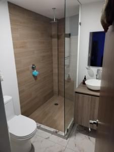 Kylpyhuone majoituspaikassa Residencial Chicle D401