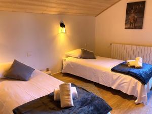 Кровать или кровати в номере Appartement Morzine, 5 pièces, 8 personnes - FR-1-754-78