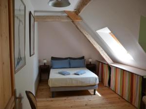 Ліжко або ліжка в номері Gîte Chambourg-sur-Indre, 6 pièces, 11 personnes - FR-1-381-558