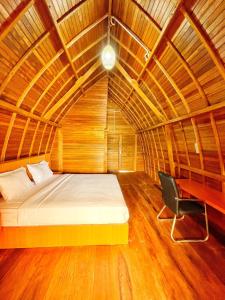 A bed or beds in a room at ANARA VILLA SAMOSIR MANAGED BY 3 SMART HOTEL