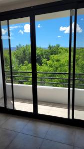 een uitzicht vanuit een raam in een kamer bij Casa de Verano in Mina Clavero
