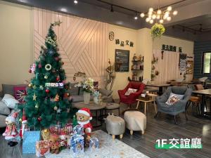 Restoran või mõni muu söögikoht majutusasutuses 屏東潮州民宿-綠品文旅Green Inn