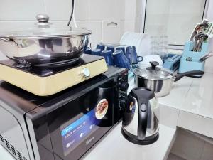 a kitchen with a blender on top of a stove at Emerald Avenue Brinchang 8 guests 3 bedrooms in Brinchang