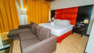 Postel nebo postele na pokoji v ubytování Mangrove Hotel