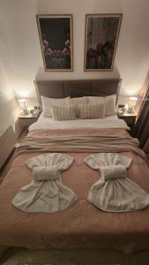 Ένα ή περισσότερα κρεβάτια σε δωμάτιο στο La Vie En Rose - Milmari Resort +14 φωτογραφίες