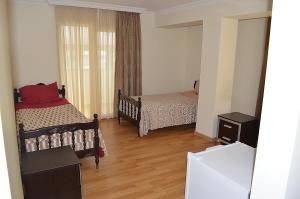 Hotel Okriba客房内的一张或多张床位