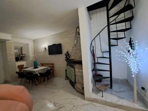 TV a/nebo společenská místnost v ubytování Carmela e Gennaro casa vacanze