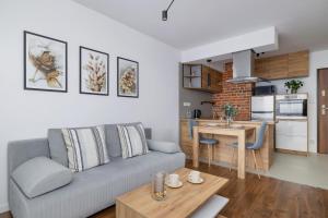 Kuchyňa alebo kuchynka v ubytovaní Near EXPO Cracow Elegant Apartment by Noclegi Renters