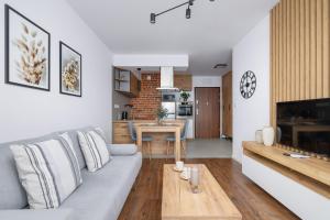 Kuchyňa alebo kuchynka v ubytovaní Near EXPO Cracow Elegant Apartment by Noclegi Renters