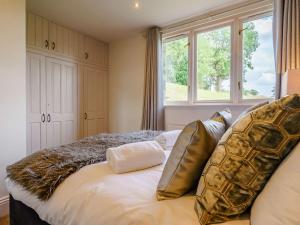 a bedroom with a large bed with a window at 3 Bed in Richmond 86747 in Gilling