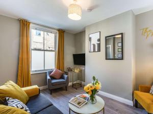 Predel za sedenje v nastanitvi 2 Bed in York 87306