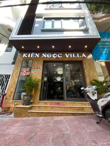 Una villa coreana di pietà per strada di KIÊN NGỌC VILLA Cat Ba a Cat Ba