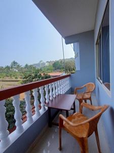 a balcony with a table and chairs and a view at Gabriel & Felicidade Villa in Mandrem