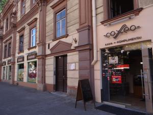 un edificio en una calle con un cartel delante en Provence Home, en Vilna