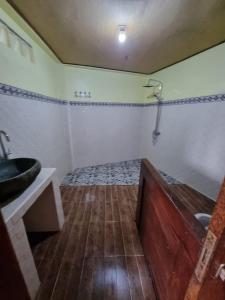 a bathroom with a sink and a bath tub at Baruna Cottages in Kintamani