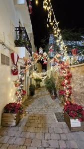 an alley with christmas lights and flowers on a building at Hotel El Puntazo I in Mojácar