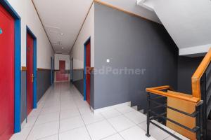 Foto dalla galleria di Ian Hotel Jaksa Mitra RedDoorz a Giacarta