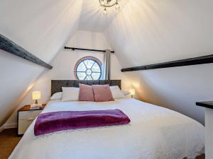 a bedroom with a large white bed in a attic at 1 Bed in Sturminster Newton TOLDC in Sturminster Newton