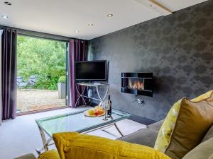 a living room with a couch and a fireplace at 1 Bed in Bicester Village CLEAR in Ludgershall