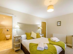 a bedroom with a bed with two towels on it at 5 Bed in Thirsk 40349 in Carthorpe