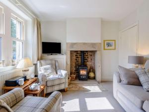 a living room with two couches and a fireplace at 2 Bed in Bakewell PK894 in Bakewell