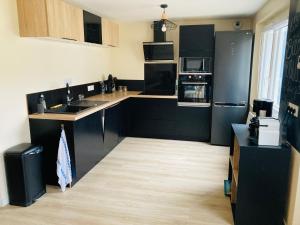 Kuchyňa alebo kuchynka v ubytovaní Charmante maison familiale entre mer et forêt