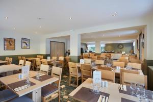 Restaurace v ubytování Hôtel Eliova l'Eau Vive + 17 fotografií