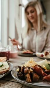 Makanan di atau berdekatan hotel