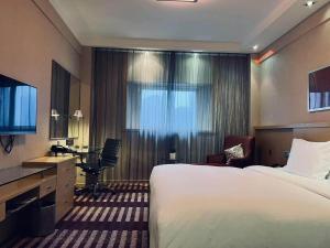Postel nebo postele na pokoji v ubytování Park Inn by Radisson Shanghai Downtown