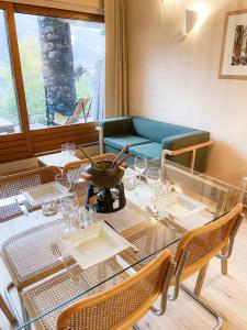 Chalet Mélèze skis aux pieds Alpes, Sainte-Foy station 1550的休息区
