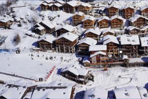 冬天的Chalet Mélèze skis aux pieds Alpes, Sainte-Foy station 1550