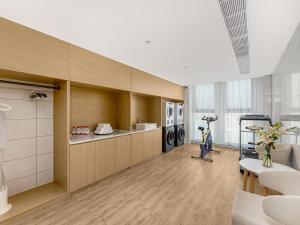 A kitchen or kitchenette at Vienna International Hotel Linqu Wanda Plaza