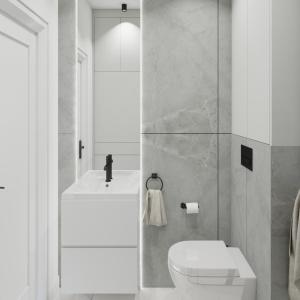 een badkamer met een toilet, een wastafel en een bad bij Apartamenty Noworudzki Raj „Słupiec” in Nowa Ruda